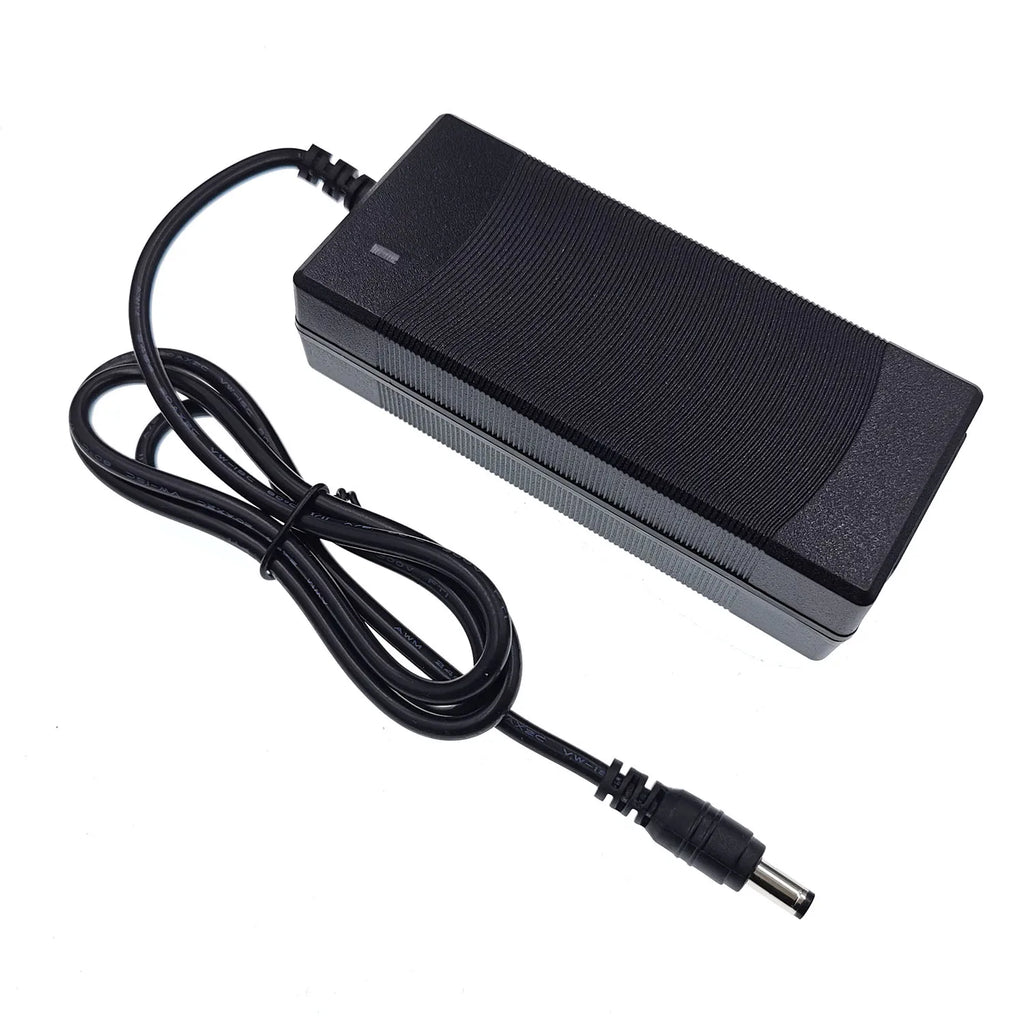 Carregador de bateria de 36V 2A com saída de 42V 2A e entrada de 100-240 VCA para baterias de lítio, íon-lítio e polímero de lítio da série 10 (36V).