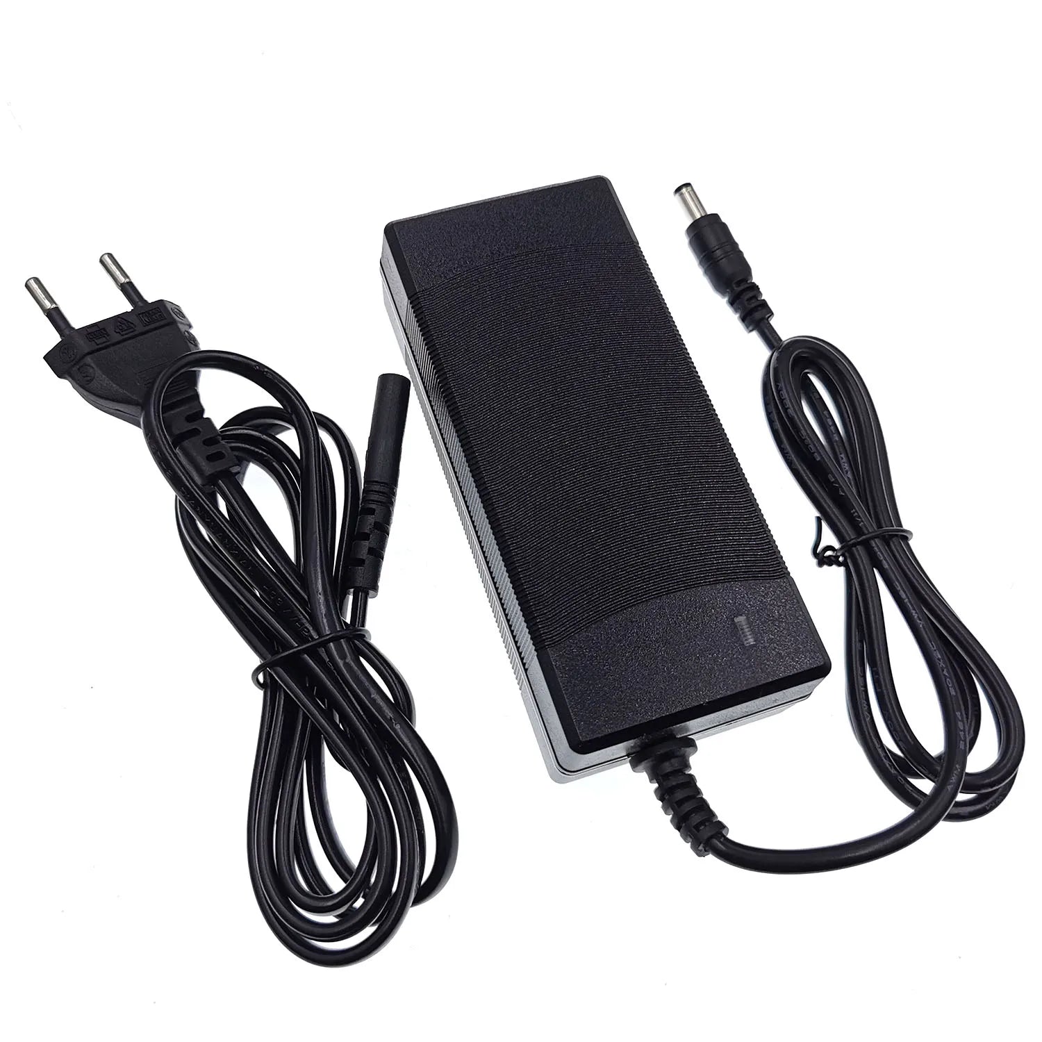 Carregador de bateria de 36V 2A com saída de 42V 2A e entrada de 100-240 VCA para baterias de lítio, íon-lítio e polímero de lítio da série 10 (36V).