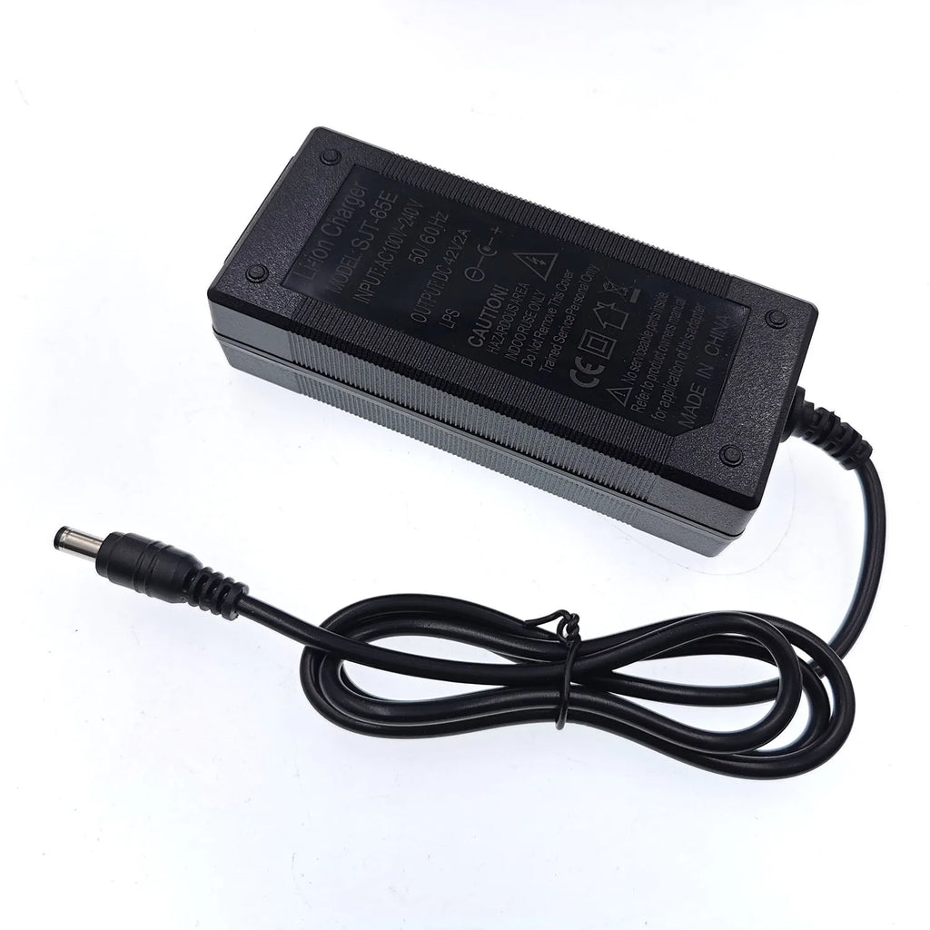 Carregador de bateria de 36V 2A com saída de 42V 2A e entrada de 100-240 VCA para baterias de lítio, íon-lítio e polímero de lítio da série 10 (36V).