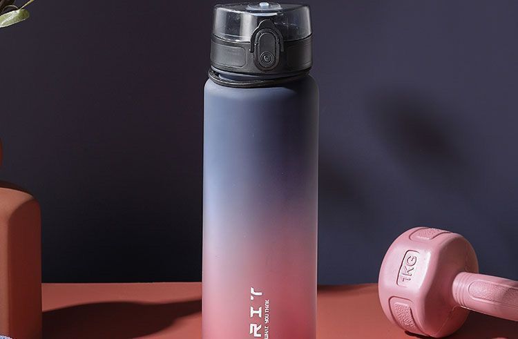Copo de água esportivo para meninos, modelo 2026, portátil, resistente a altas temperaturas, ideal para atividades físicas, para estudantes e uso externo. Grande capacidade.