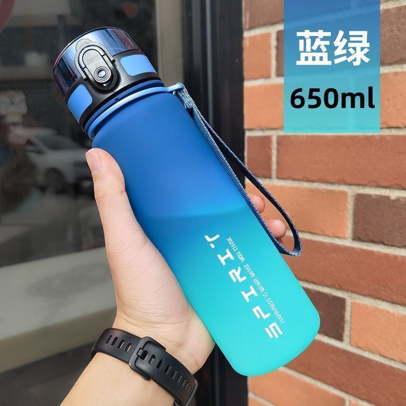 Copo de água esportivo para meninos, modelo 2026, portátil, resistente a altas temperaturas, ideal para atividades físicas, para estudantes e uso externo. Grande capacidade.