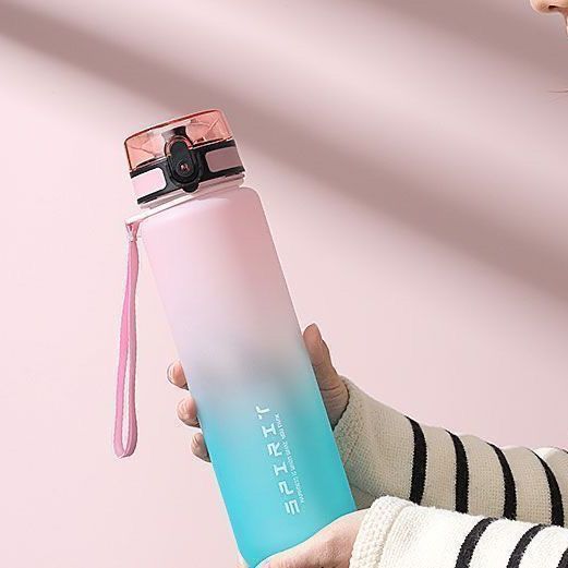 Copo de água esportivo para meninos, modelo 2026, portátil, resistente a altas temperaturas, ideal para atividades físicas, para estudantes e uso externo. Grande capacidade.