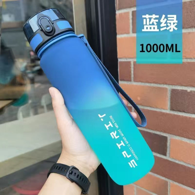 Copo de água esportivo para meninos, modelo 2026, portátil, resistente a altas temperaturas, ideal para atividades físicas, para estudantes e uso externo. Grande capacidade.