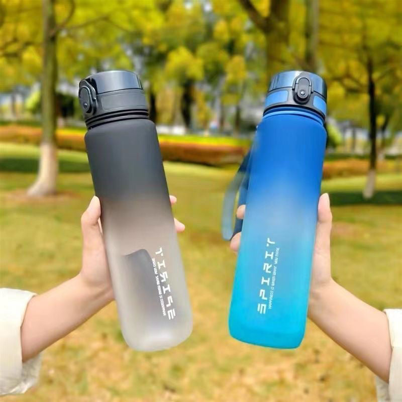 Copo de água esportivo para meninos, modelo 2026, portátil, resistente a altas temperaturas, ideal para atividades físicas, para estudantes e uso externo. Grande capacidade.