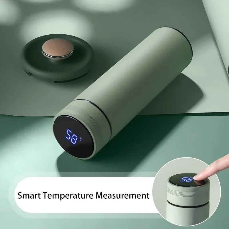 Copo térmico de 500ml com visor de temperatura, em aço inoxidável, com divisórias, ideal para uso externo, com isolamento a vácuo. Ótima opção de presente para o Dia dos Pais.