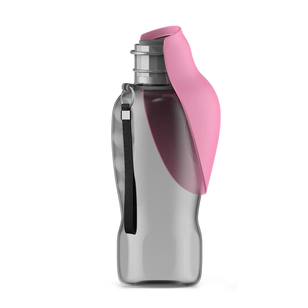 Garrafa de água portátil de 800ml para cães de pequeno, médio e grande porte, ideal para viagens e atividades ao ar livre. Também serve como comedouro e bebedouro para filhotes e gatos, além de acessórios para labradores.
