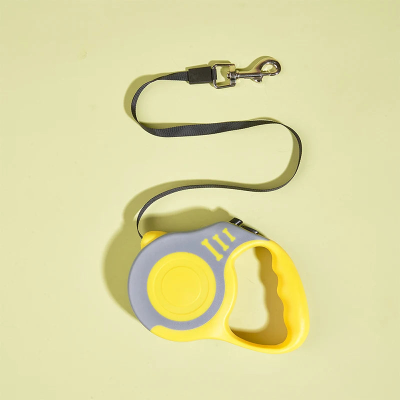 Guia de nylon resistente para cães e gatos de pequeno, médio e grande porte, com 3m e 5m de comprimento, retrátil automática e durável, da marca Yorkshire Pet Supplies.