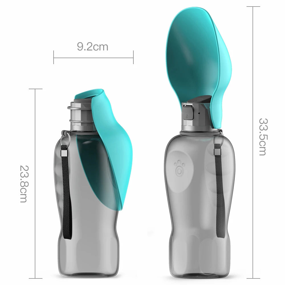 Garrafa de água portátil de 800ml para cães de pequeno, médio e grande porte, ideal para viagens e atividades ao ar livre. Também serve como comedouro e bebedouro para filhotes e gatos, além de acessórios para labradores.
