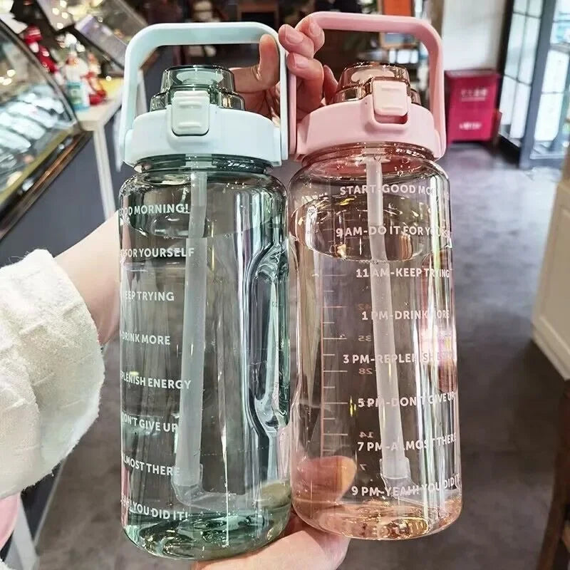 Garrafa de água grande e portátil de plástico com canudo, ideal para viagens, esportes e fitness. Ótimo custo-benefício. Copo grande e resistente para adultos.
