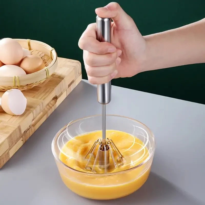 Batedor de aço inoxidável para cozinha, batedor giratório semiautomático com cabo em madeira de faia, batedeira manual G041